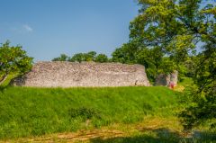 The bailey curtain wall