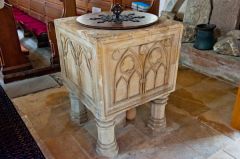 13th century square font