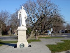 Charles Kingsley statue in Bideford (c) Marknew