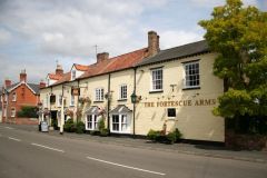 The Fortescue arms pub (c) Richard Croft