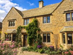 A typical cottage on Moore Road in Bourton