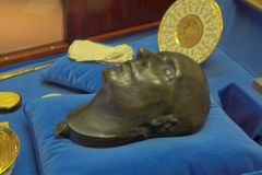 Napoleon's death mask