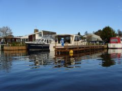 Riverside moorings (c) Paul Shreeve