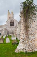 Bungay, Priory ruined walls