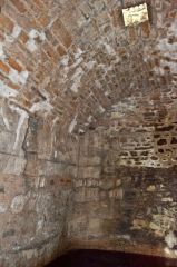 The side wall and vaulting