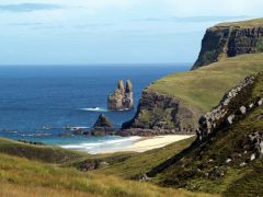 Kearvaig beach and Cathedral Rock (c) Clive Nicholson