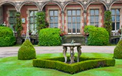 The rear facade of the Hall