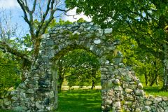 Carnasserie Castle, A ruined arch in the grounds