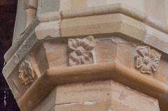 Nave capital carving detail