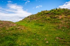 Chesters Hill Fort, Approaching the earthworks from below
