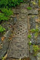 Colonsay House Gardens, Carved cross