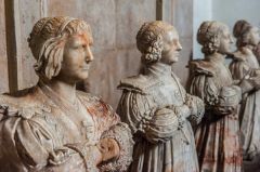 Alabaster effigies on the Bruce memorial