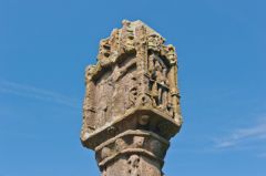 Derwen Churchyard Cross