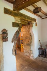 Donington-le-Heath Manor, Medieval doorway into the kitchen