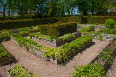 Donington-le-Heath Manor, The ornamental maze