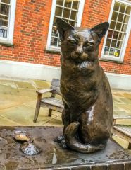 Statue of 'Hodge' in Gough Square