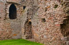 Duffus Castle, Lower hall