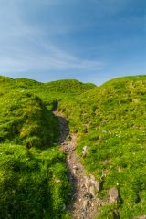 Dun Nosebridge, Climbing the earthwork banks and ditches