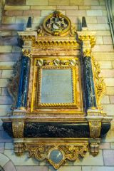 1793 gilded wall monument