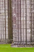 Dundrennan Abbey, Clustered shafts