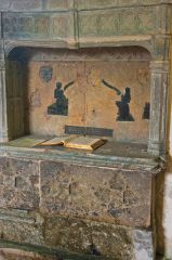 East Shefford, St Thomas' Church, Fettiplace altar table tomb recesss