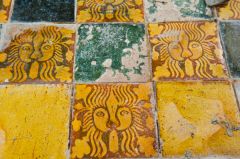 East Shefford, St Thomas' Church, Medieval floor tiles in the sanctuary