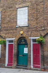 Porny plaque on Ex-Servicemens Club