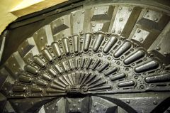 Exeter Guildhall, Detail of carving on the door