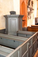 18th century box pews and pulpit