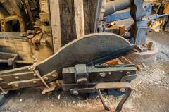 The smaller of the 2 metal sheers