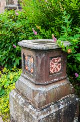 Ornamental urn with coats of arms