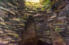 Corbelled construction of the round chamber