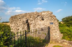 Hadleigh Castle, Ruined wall of the 14th century barbican