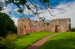 Approaching the castle