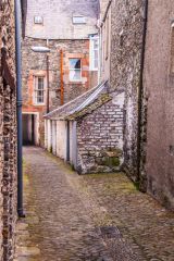 The cobbled close beside the museum