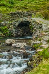 High Sweden Bridge, Approaching the packhorse bridge