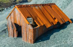 A decrepit shed in the old quarry