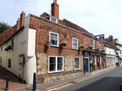 Hythe, The King's Head pub (c) Chris Whippet