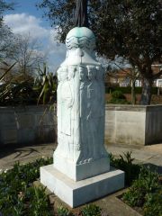 Hythe, Hythe war memorial (c) Pam Fray