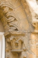 Jews House, Carving decoration on the doorway arch