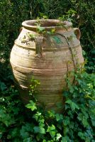 Garden urn