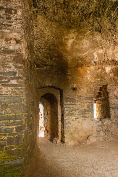 Kidwelly Castle, History & Photos | Historic Wales Guide
