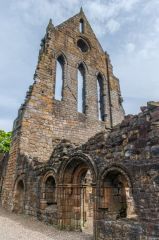 The south transept wall and chapter house