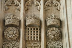 Tudor symbols on the west wall