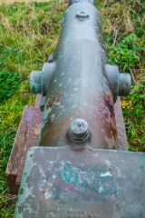 Old guns near the memorial