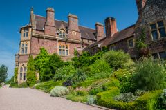 The rear terrace garden
