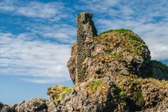 Dunyvaig Castle, Remains of the tower wall