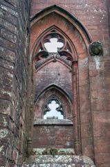 Lincluden Collegiate Church, Window tracery in the chancel