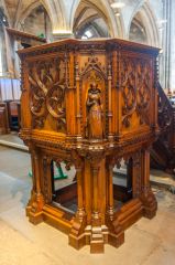 The pulpit, carved with Scottish queens