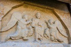 Another look at the 12th century tympanum